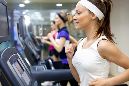 a lady doing fasted cardio workout