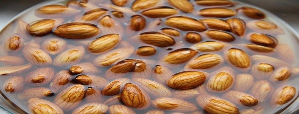 Almonds – 10 grams per day keeps the heart doctor away